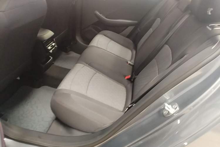 Used Roewe i5 2026 Model 1.5L Manual Comfort Version Left Rear Seat