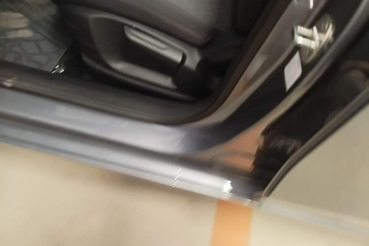 Used Roewe i5 2026 Model 1.5L Manual Comfort Version Left Side Sill