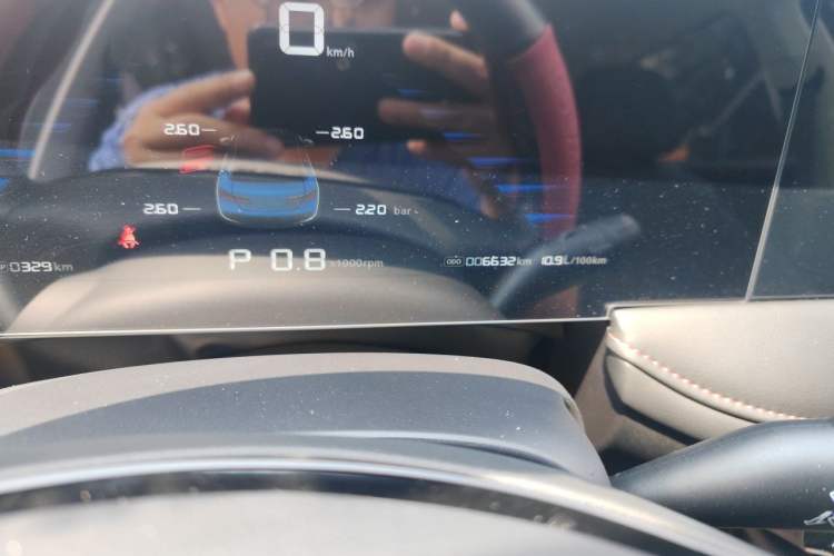 Used Roewe i5 2026 Model 1.5L CVT Executive Version Odometer Close Up