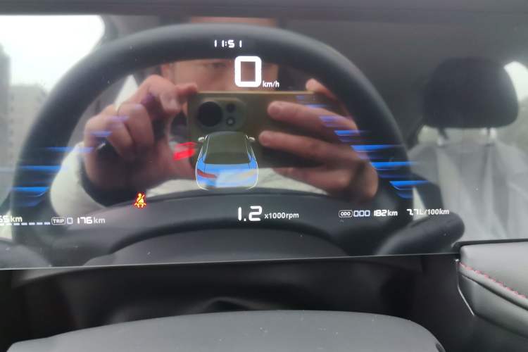 Used Roewe i5 2026 Model 1.5L Manual Comfort Version Odometer Close Up