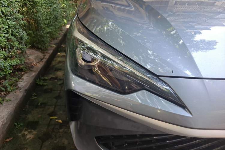 Used Roewe i5 2026 Model 1.5L Manual Comfort Version Right Front Headlight