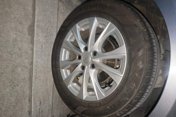 Used Roewe i5 2026 Model 1.5L Manual Comfort Version Right Front Wheel Hub