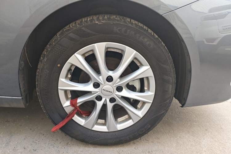 Used Roewe i5 2026 Model 1.5L Manual Comfort Version Right Front Wheel Hub