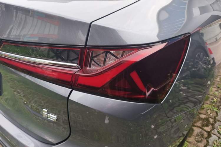 Used Roewe i5 2026 Model 1.5L CVT Executive Version Right Rear Taillight