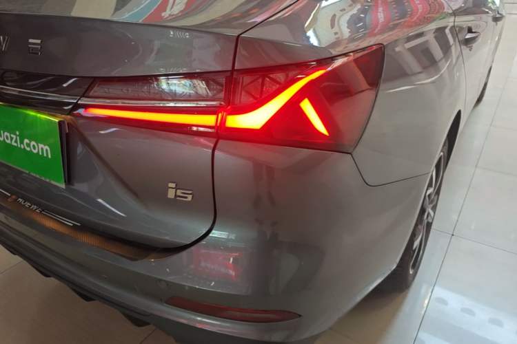 Used Roewe i5 2026 Model 1.5L CVT Prestige Version Right Rear Taillight