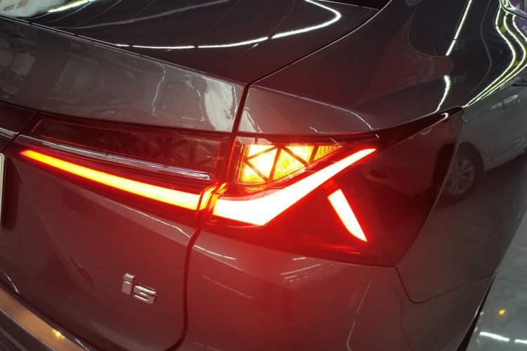 Used Roewe i5 2026 Model 1.5L CVT Luxury Version Right Rear Taillight