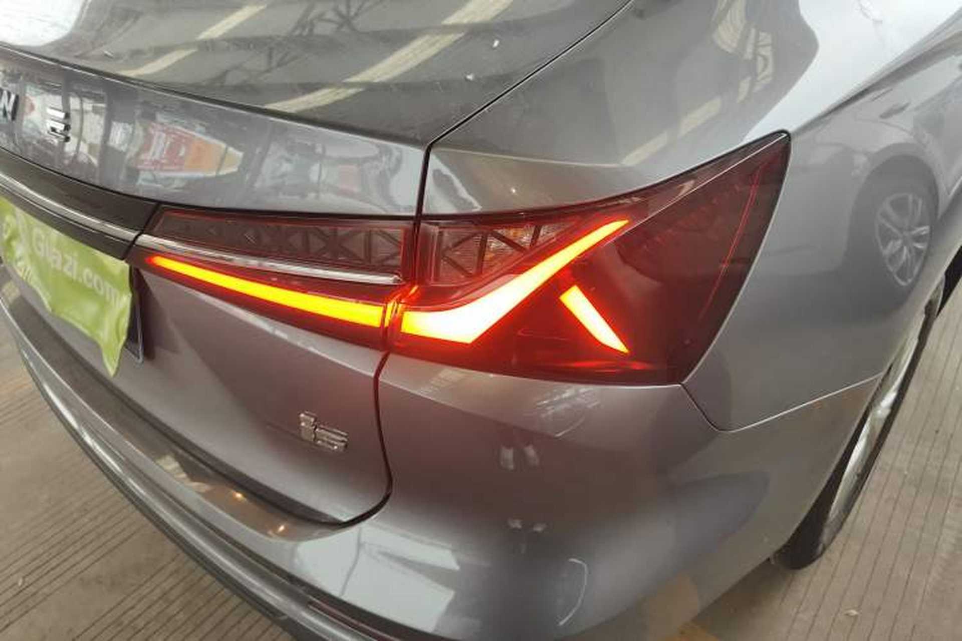 Used Roewe i5 2026 Model 1.5L Manual Comfort Version Right Rear Taillight