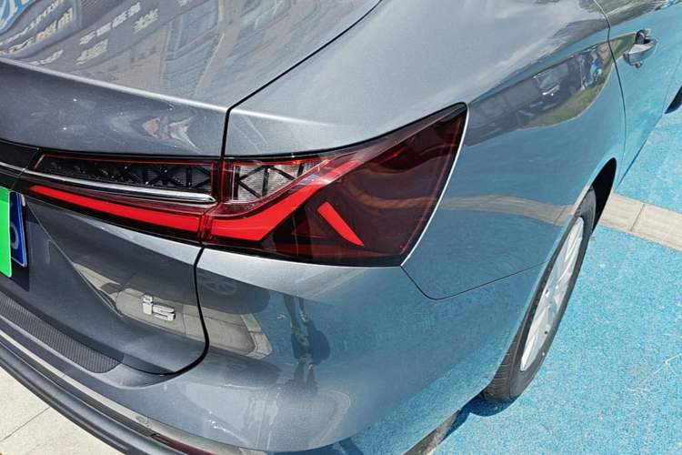 Used Roewe i5 2026 Model 1.5L CVT Luxury Version Right Rear Taillight