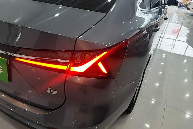 Used Roewe i5 2026 Model 1.5L CVT Luxury Version Right Rear Taillight