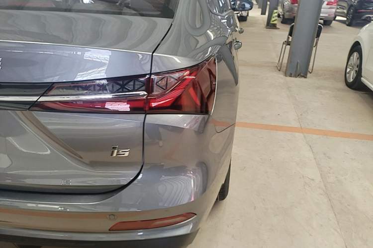 Used Roewe i5 2026 Model 1.5L Manual Comfort Version Right Rear Taillight