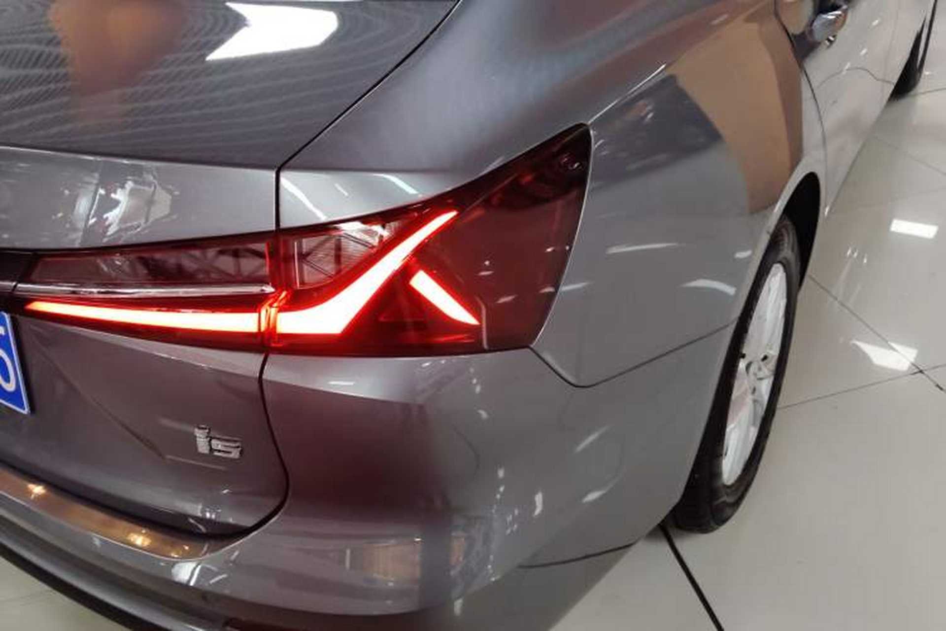 Used Roewe i5 2026 Model 1.5L CVT Luxury Version Right Rear Taillight