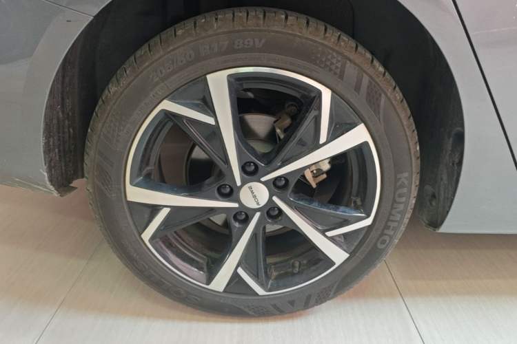 Used Roewe i5 2026 Model 1.5L CVT Prestige Version Right Rear Wheel Hub
