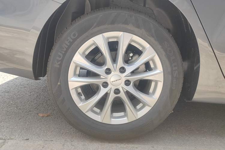 Used Roewe i5 2026 Model 1.5L Manual Comfort Version Right Rear Wheel Hub