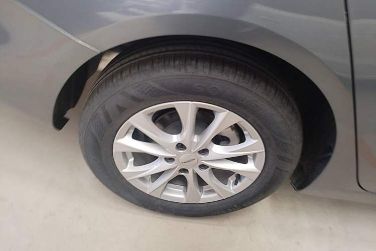 Used Roewe i5 2026 Model 1.5L Manual Comfort Version Right Rear Wheel Hub