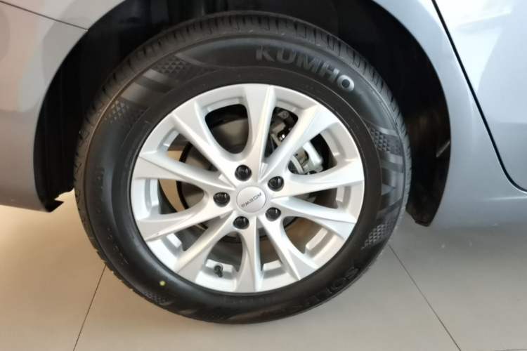 Used Roewe i5 2026 Model 1.5L CVT Luxury Version Right Rear Wheel Hub