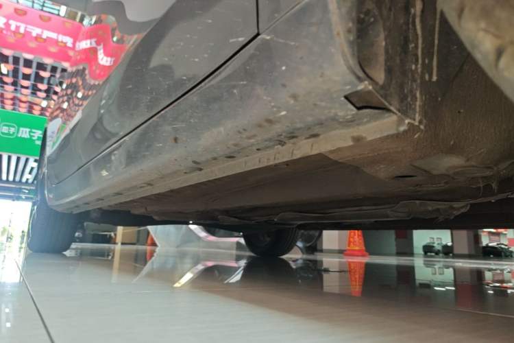 Used Roewe i5 2026 Model 1.5L CVT Prestige Version Right Side Sill