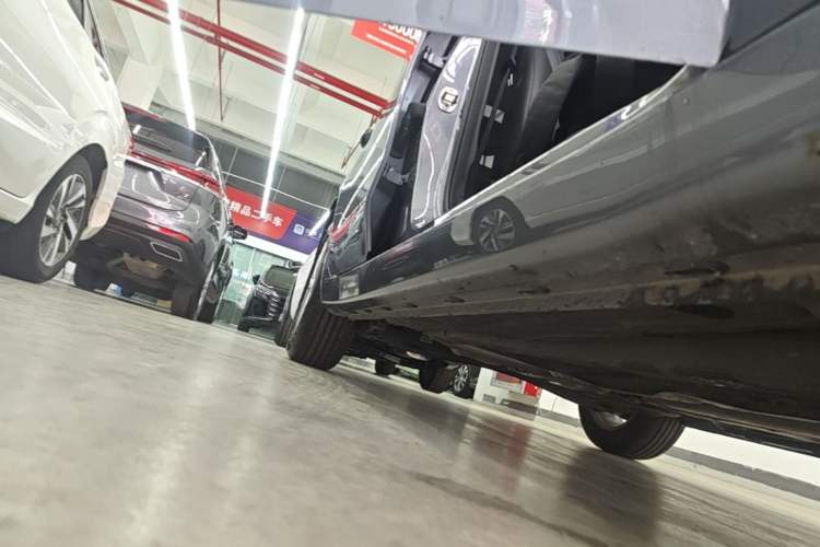 Used Roewe i5 2026 Model 1.5L CVT Luxury Version Right Side Sill