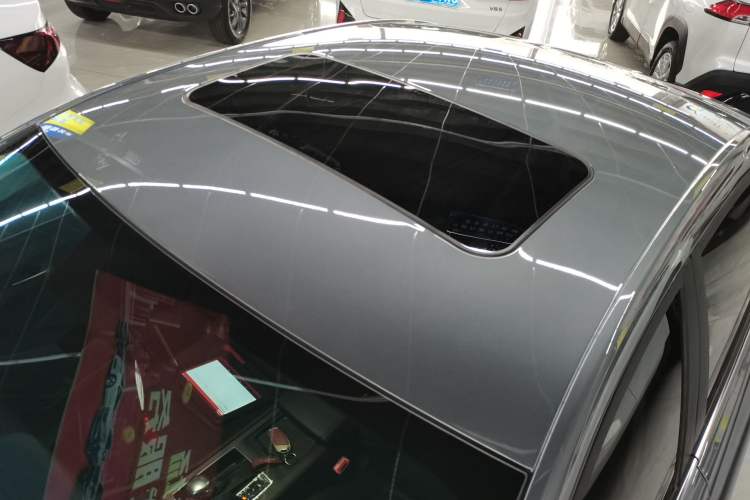 Used Roewe i5 2026 Model 1.5L CVT Luxury Version Roof
