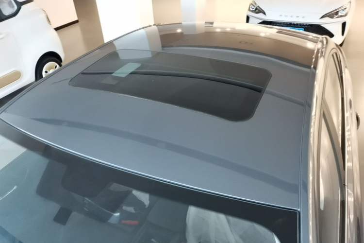 Used Roewe i5 2026 Model 1.5L CVT Luxury Version Roof