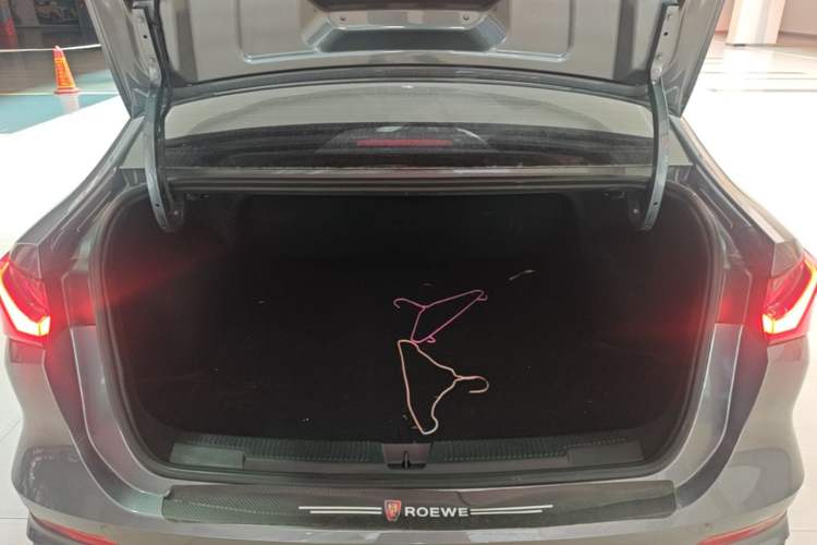 Used Roewe i5 2026 Model 1.5L CVT Prestige Version Trunk