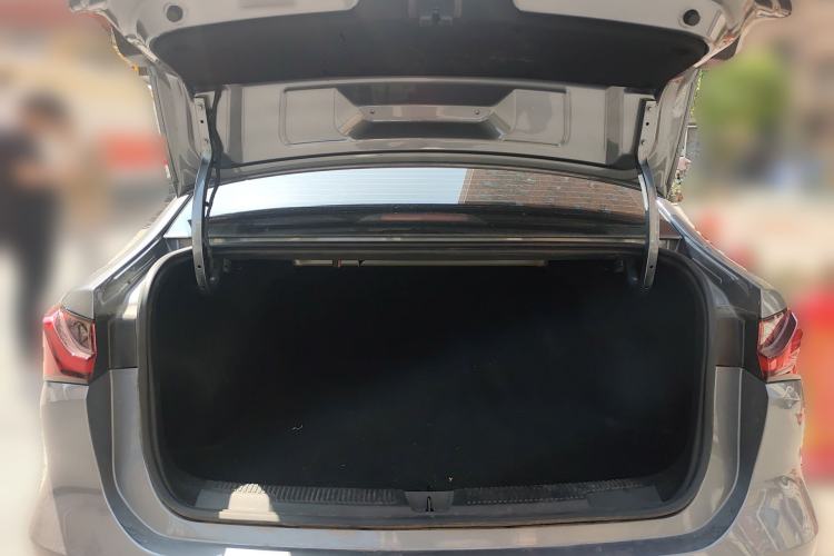 Used Roewe i5 2026 Model 1.5L Manual Comfort Version Trunk