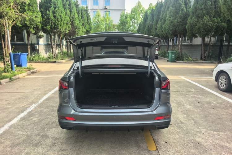 Used Roewe i5 2026 Model 1.5L Manual Comfort Version Trunk
