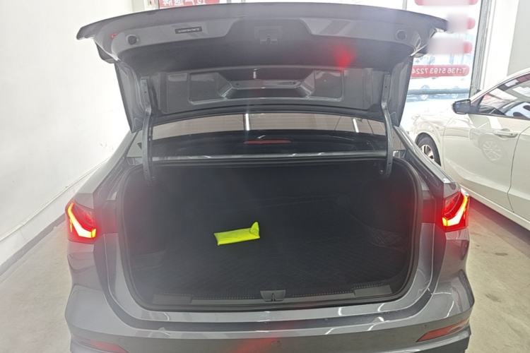 Used Roewe i5 2026 Model 1.5L CVT Luxury Version Trunk
