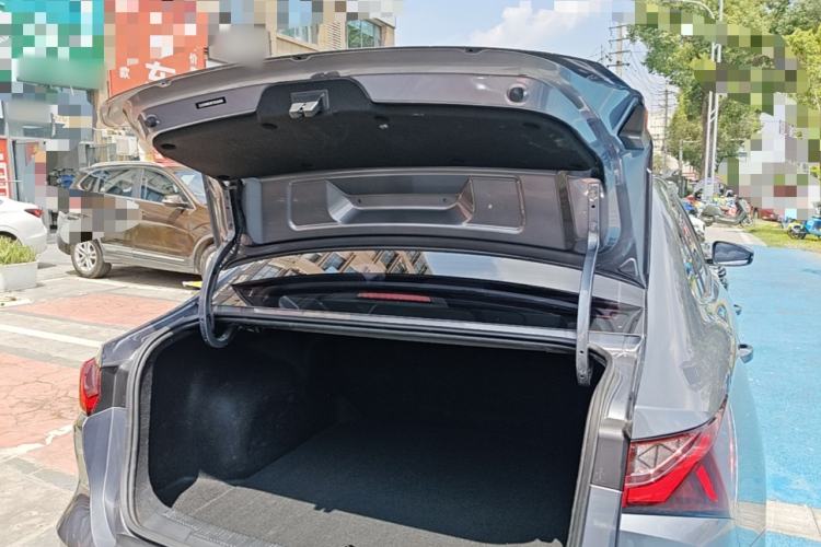 Used Roewe i5 2026 Model 1.5L CVT Luxury Version Trunk