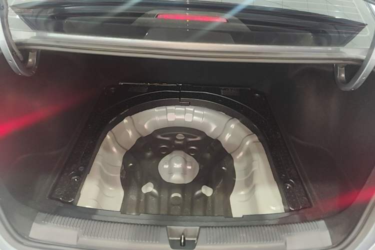 Used Roewe i5 2026 Model 1.5L CVT Luxury Version Trunk