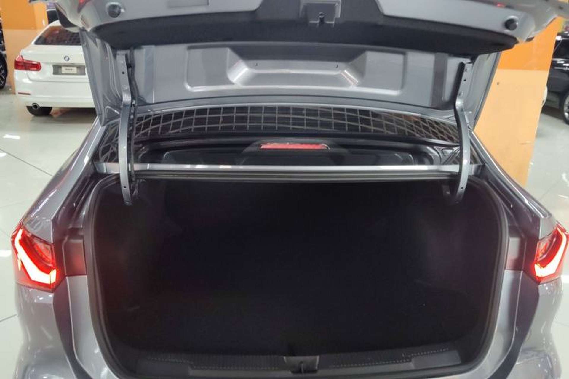 Used Roewe i5 2026 Model 1.5L CVT Luxury Version Trunk