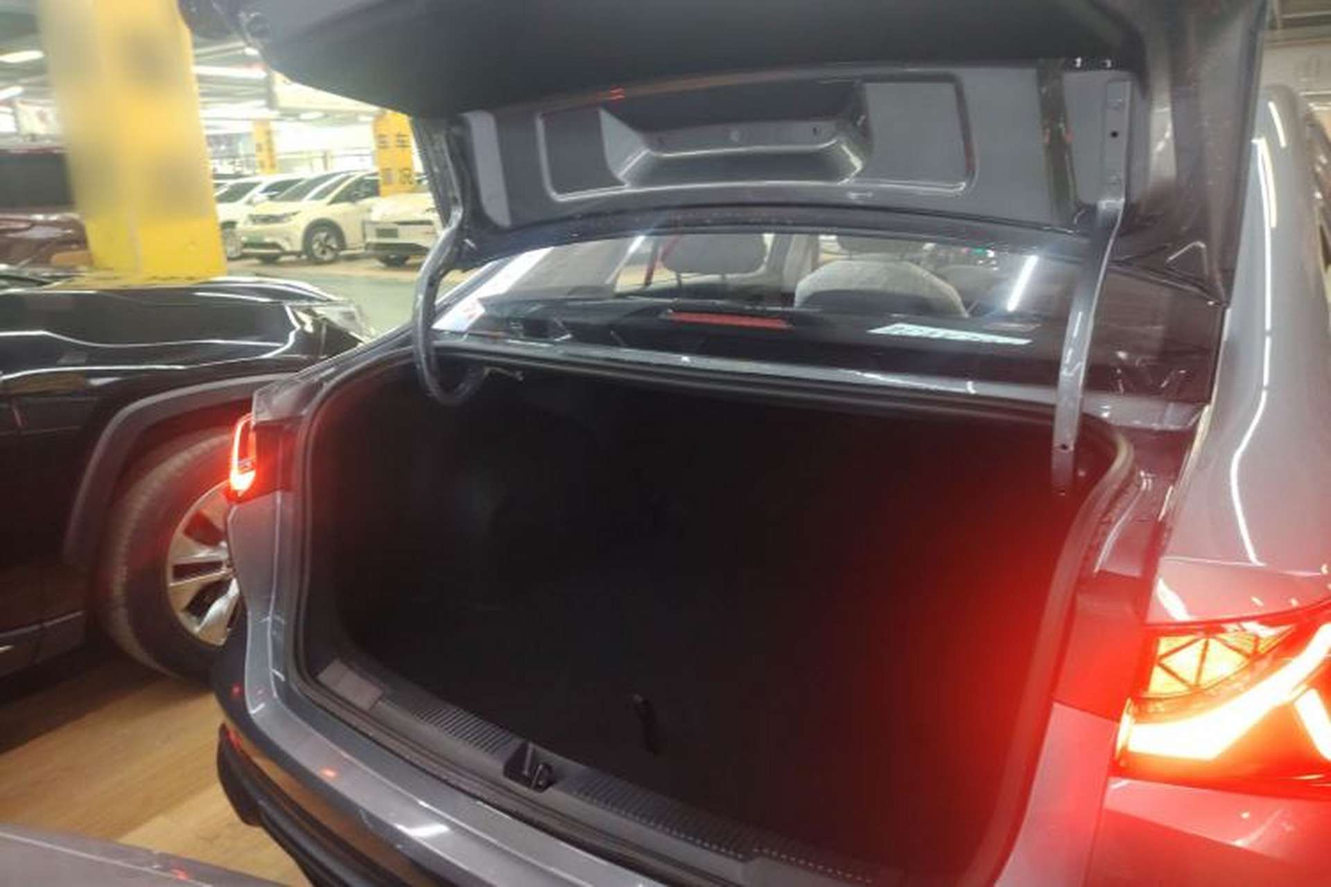 Used Roewe i5 2026 Model 1.5L Manual Comfort Version Trunk