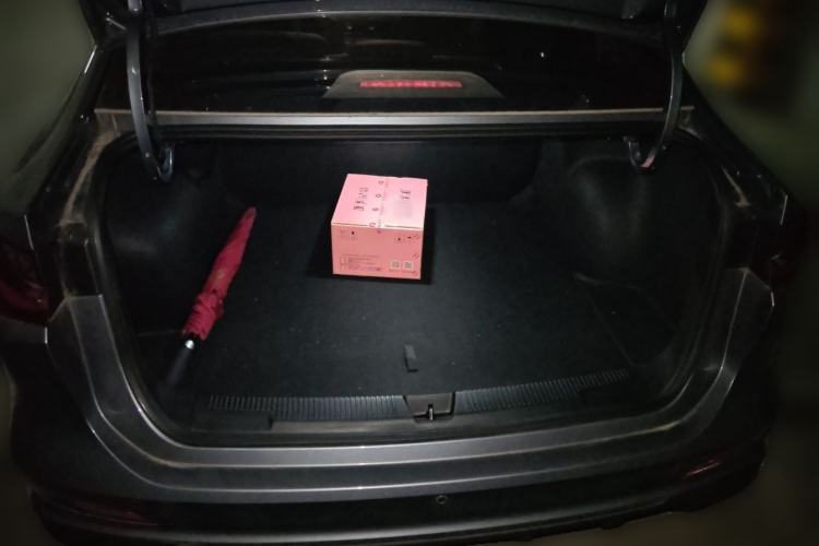 Used Roewe i5 2026 Model 1.5L CVT Luxury Version Trunk