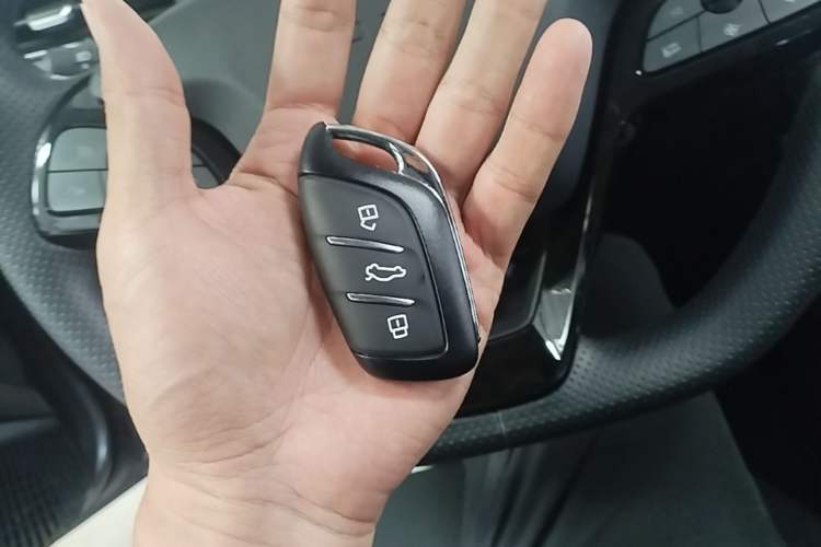 Used Roewe i5 2026 Model 1.5L Manual Comfort Version Vehicle Key