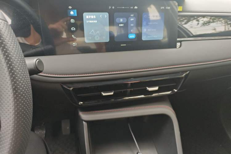 Used Roewe i5 2026 Model 1.5L Manual Comfort Version Audio And AC Panel