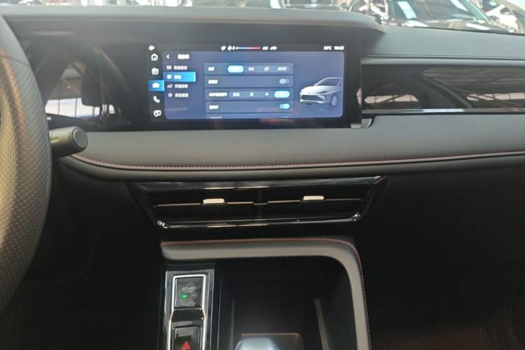 Used Roewe i5 2026 Model 1.5L CVT Luxury Version Audio And AC Panel