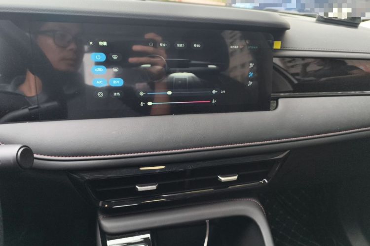 Used Roewe i5 2026 Model 1.5L CVT Luxury Version Audio And AC Panel
