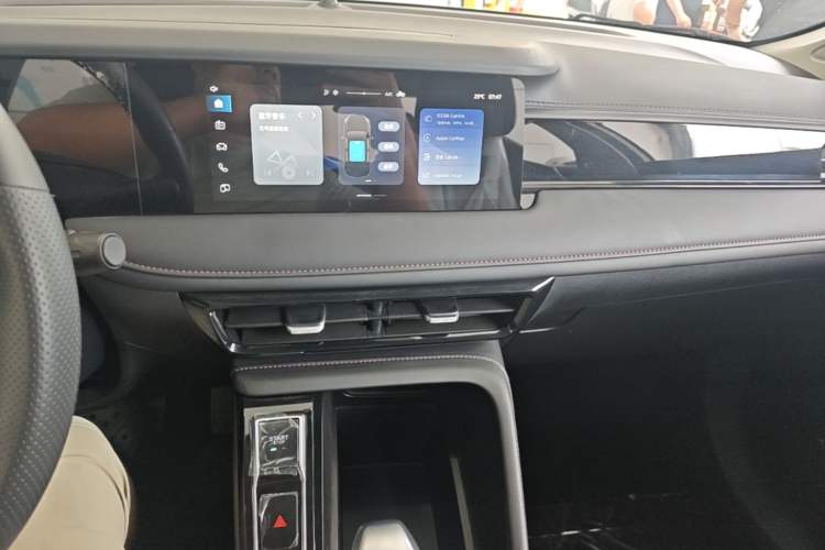 Used Roewe i5 2026 Model 1.5L CVT Luxury Version Audio And AC Panel