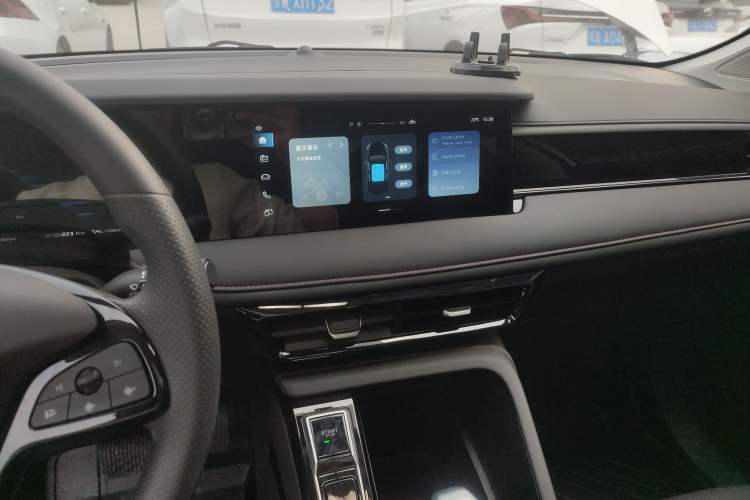 Used Roewe i5 2026 Model 1.5L CVT Luxury Version Audio And AC Panel