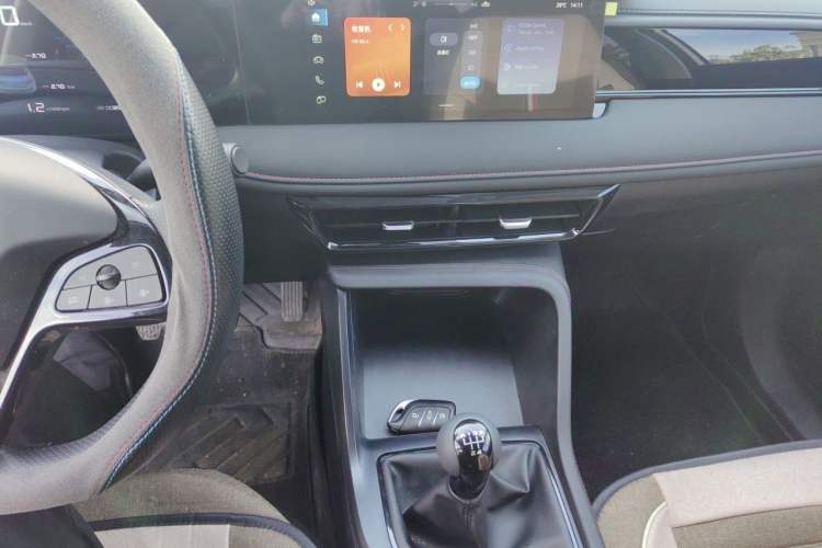 Used Roewe i5 2026 Model 1.5L Manual Comfort Version Audio And AC Panel