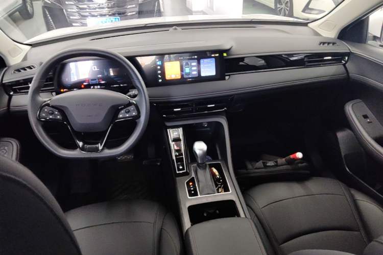 Used Roewe i5 2026 Model 1.5L CVT Luxury Version Center Console