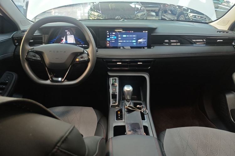 Used Roewe i5 2026 Model 1.5L CVT Luxury Version Center Console