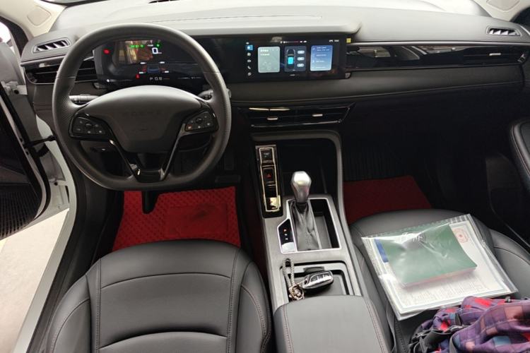 Used Roewe i5 2026 Model 1.5L CVT Luxury Version Center Console