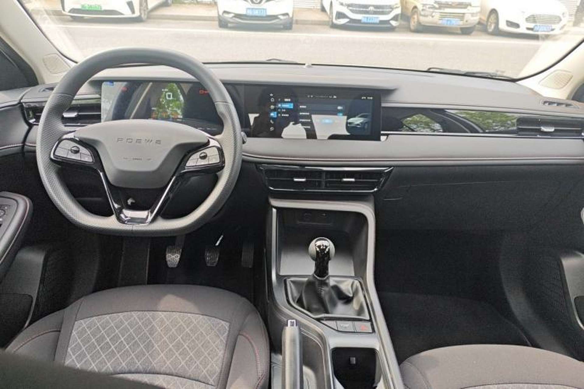 Used Roewe i5 2026 Model 1.5L Manual STD Center Console