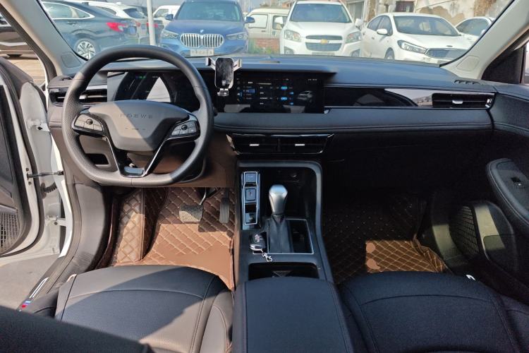 Used Roewe i5 2026 Model 1.5L CVT Luxury Version Center Console