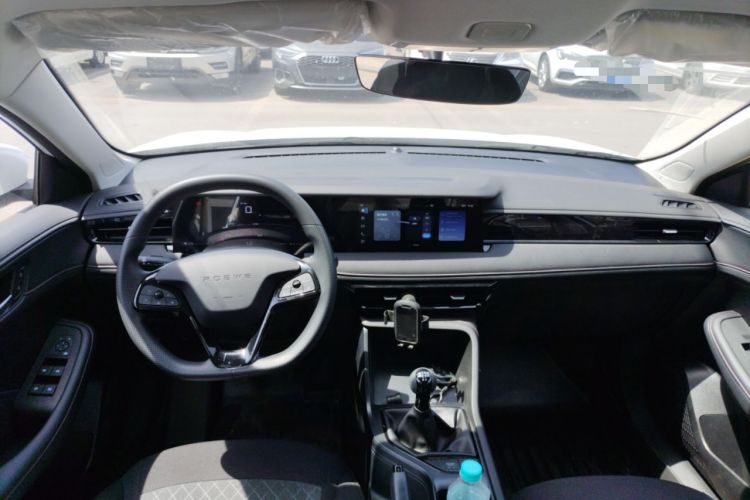 Used Roewe i5 2026 Model 1.5L Manual Comfort Version Center Console