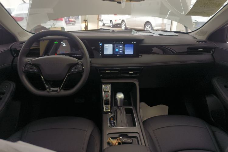 Used Roewe i5 2026 Model 1.5L CVT Luxury Version Center Console