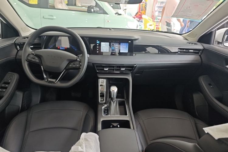 Used Roewe i5 2026 Model 1.5L CVT Luxury Version Center Console