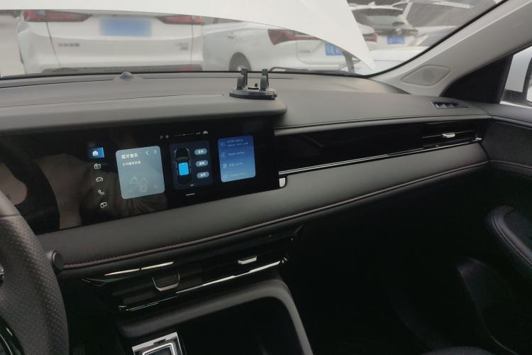 Used Roewe i5 2026 Model 1.5L CVT Luxury Version Center Console
