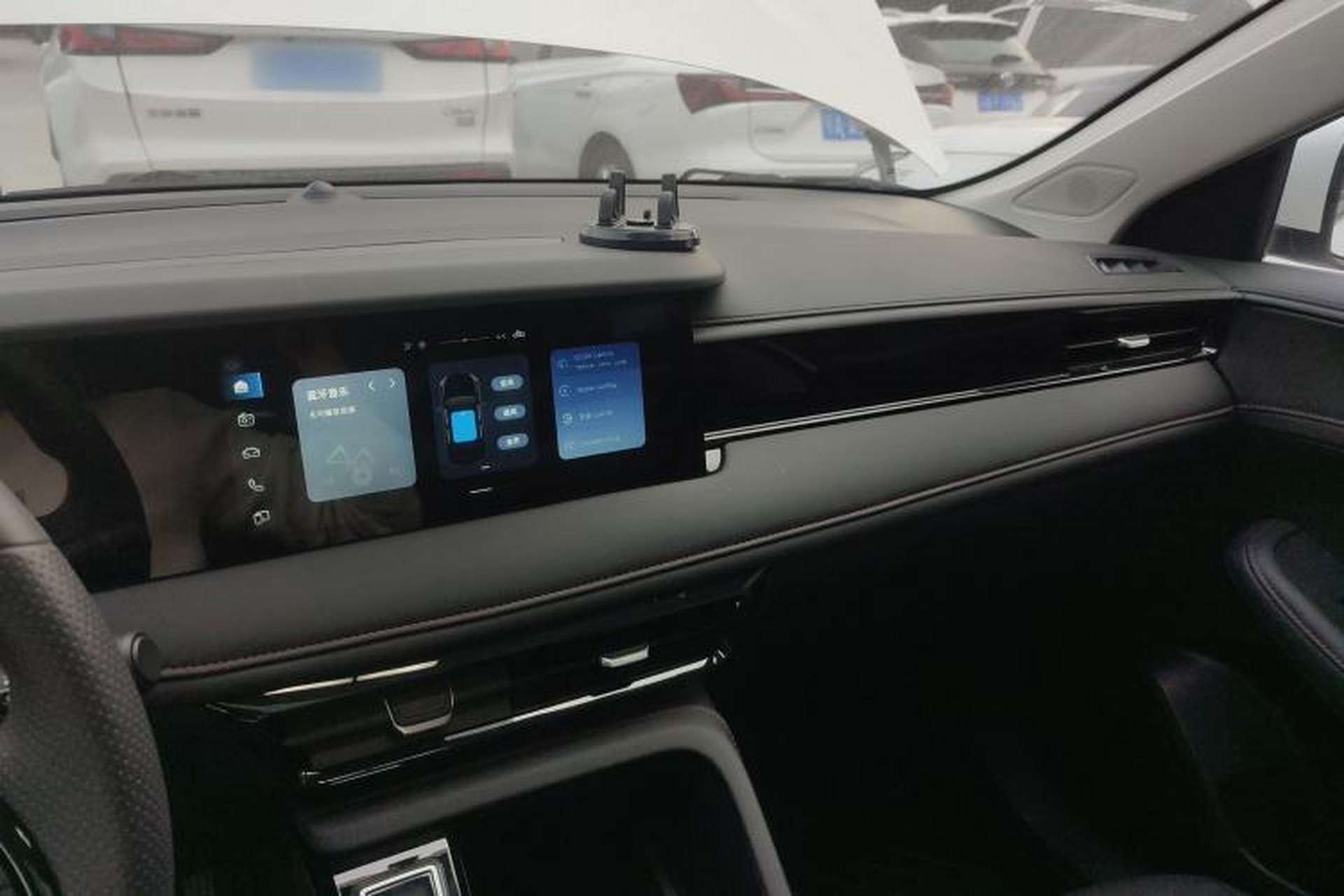 Used Roewe i5 2026 Model 1.5L CVT Luxury Version Center Console