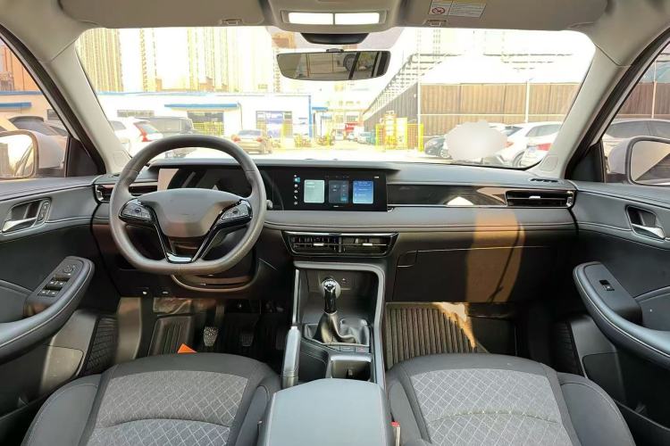 Used Roewe i5 2026 Model 1.5L Manual Comfort Version Center Console